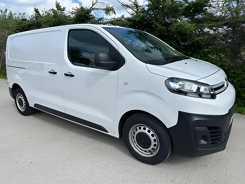 Used 2022 Citroen Dispatch Enterprise Pro M White - Front View