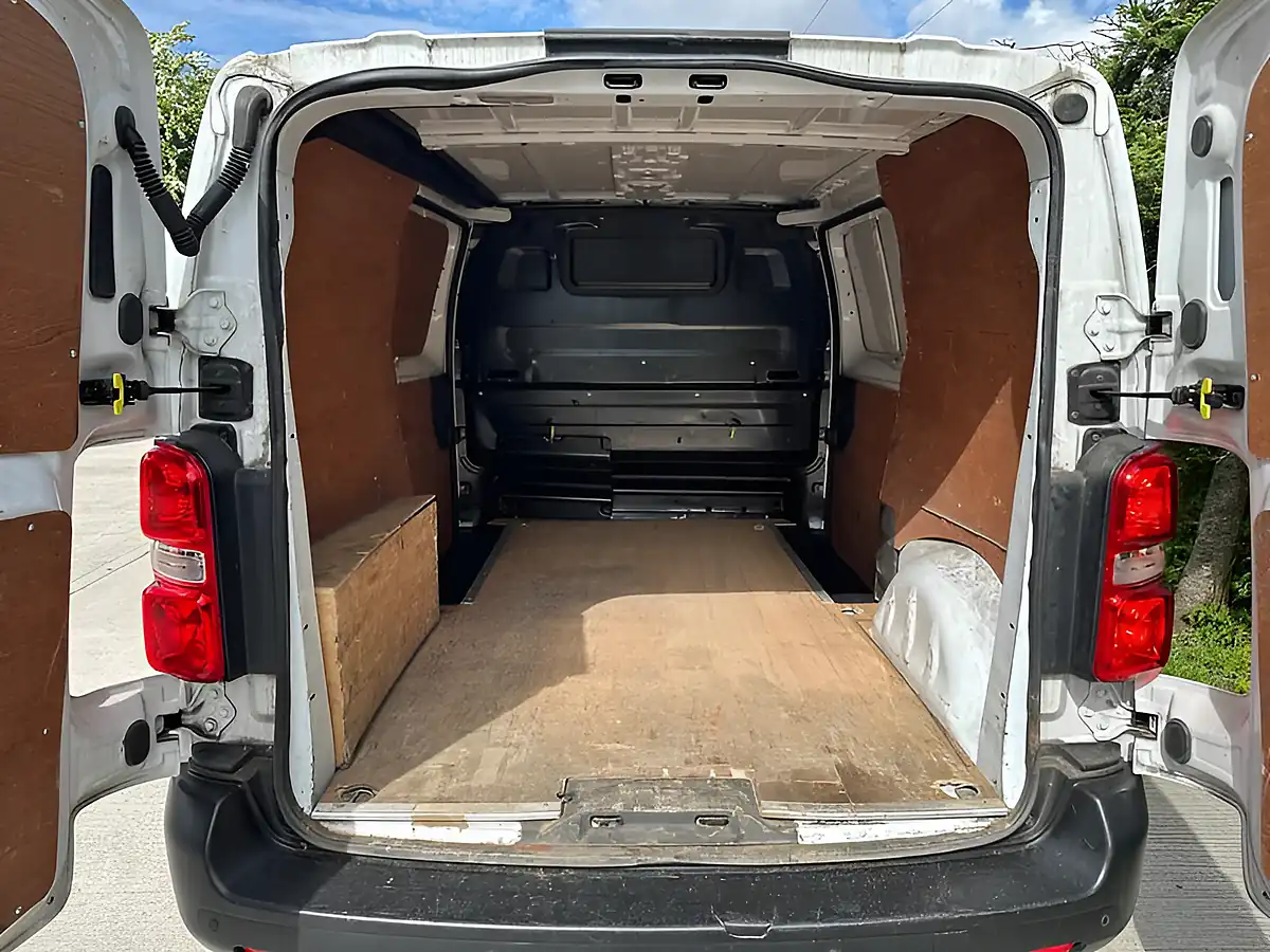 Used 2022 Citroen Dispatch Enterprise Pro M White - Interior and Exterior details 3