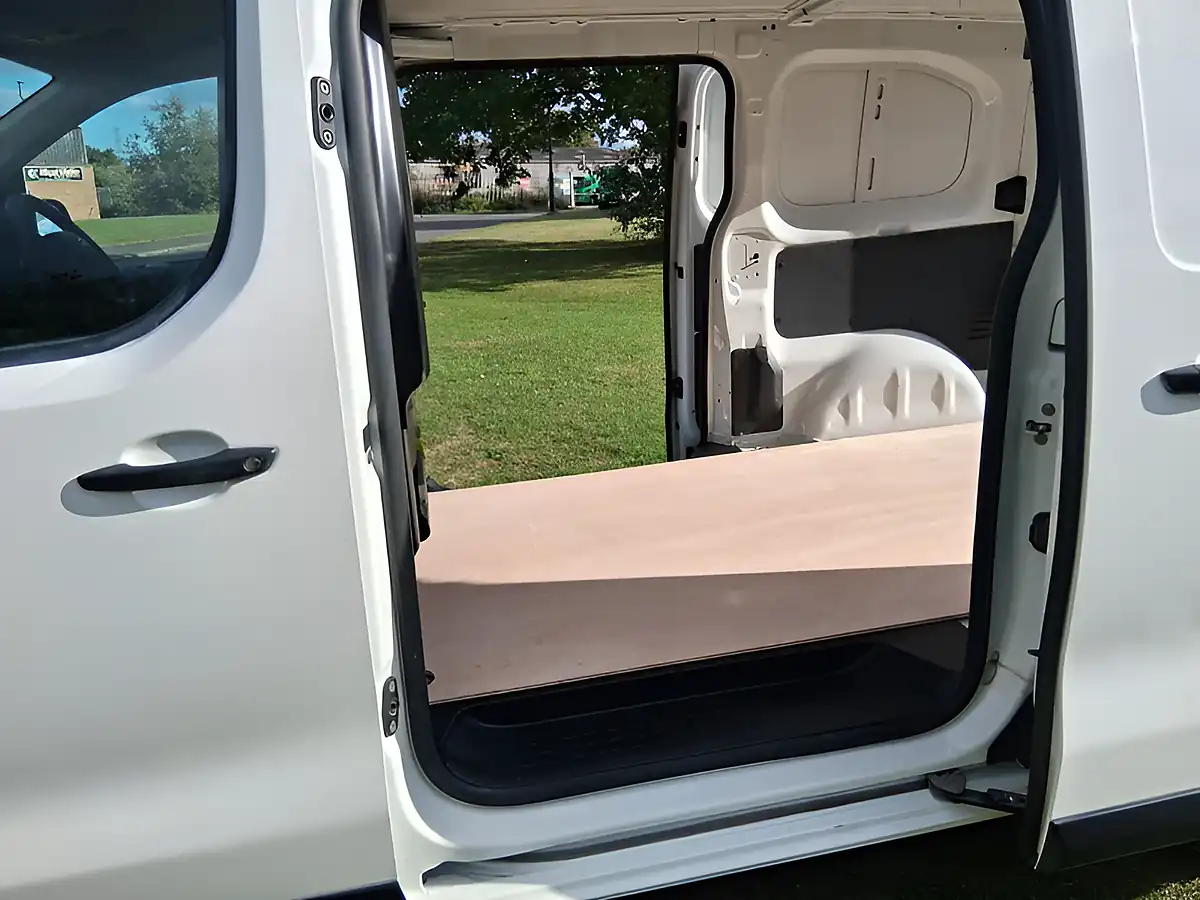 Used 2022 Citroen Dispatch Enterprise Pro M White - Interior and Exterior details 10