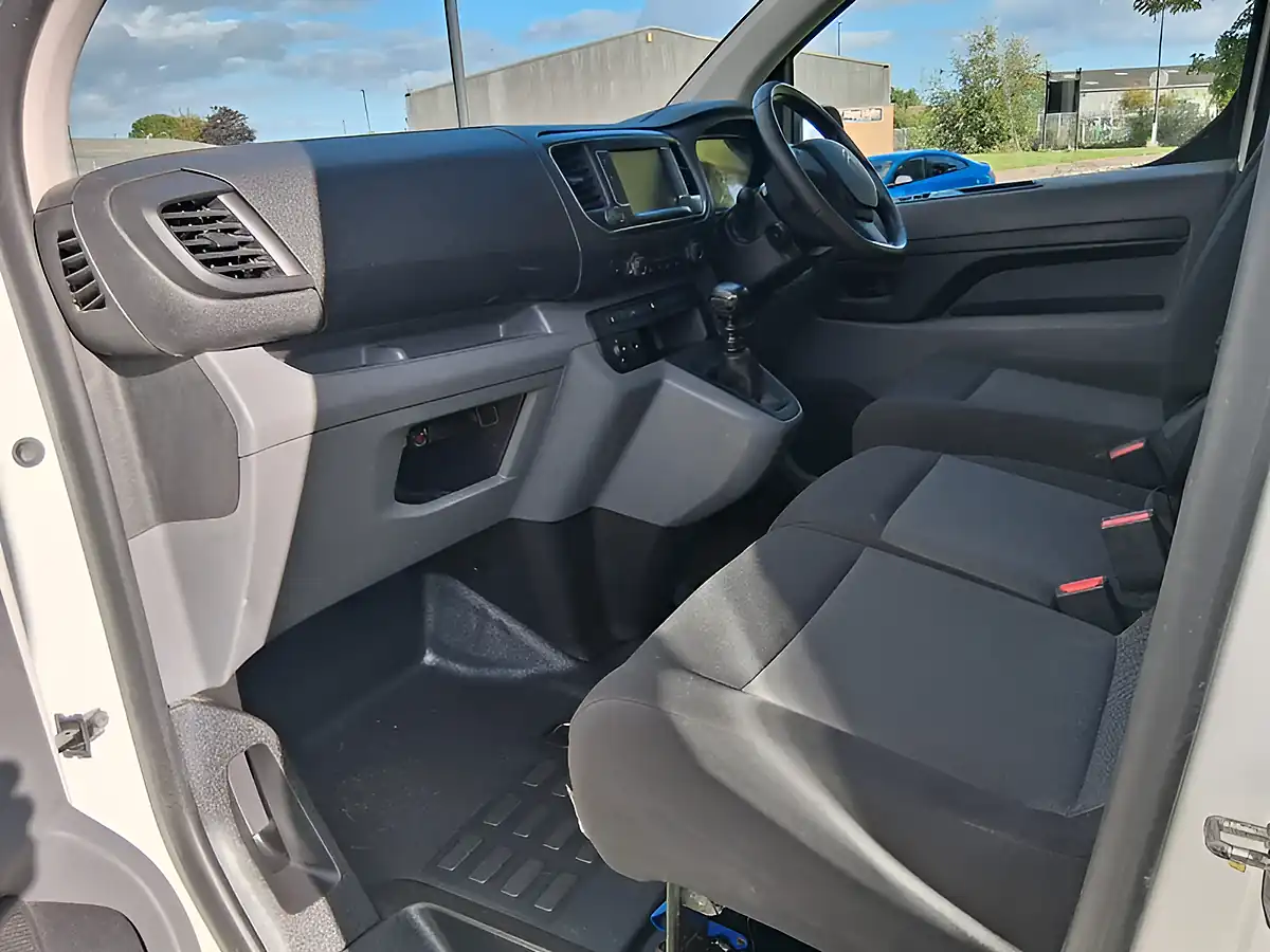 Used 2022 Citroen Dispatch Enterprise Pro M White - Interior and Exterior details 12