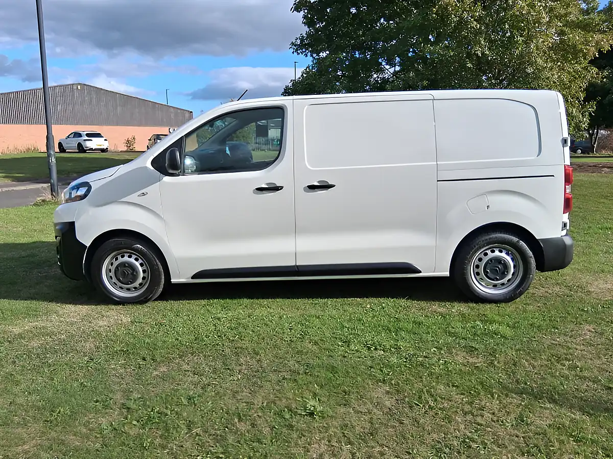 Used 2022 Citroen Dispatch Enterprise Pro M White - Interior and Exterior details 2