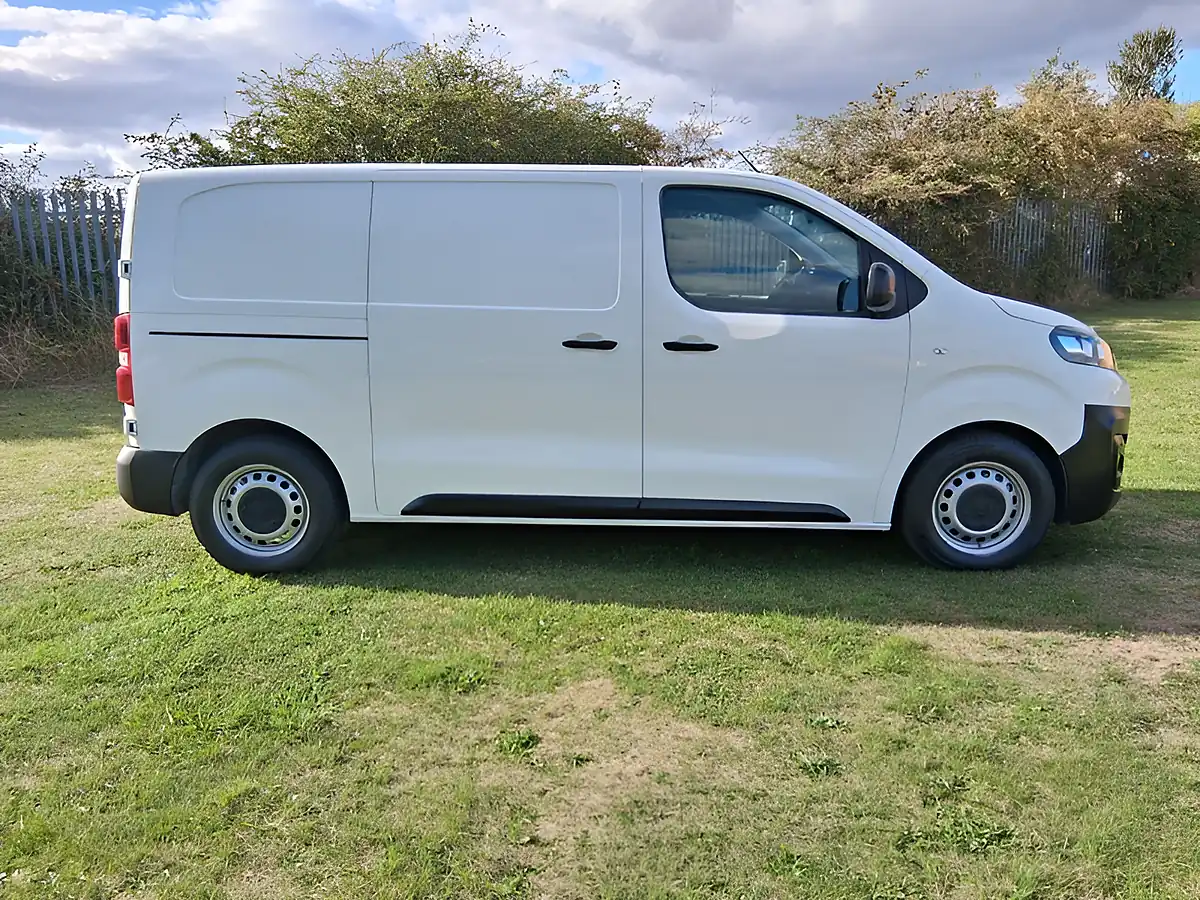 Used 2022 Citroen Dispatch Enterprise Pro M White - Interior and Exterior details 6