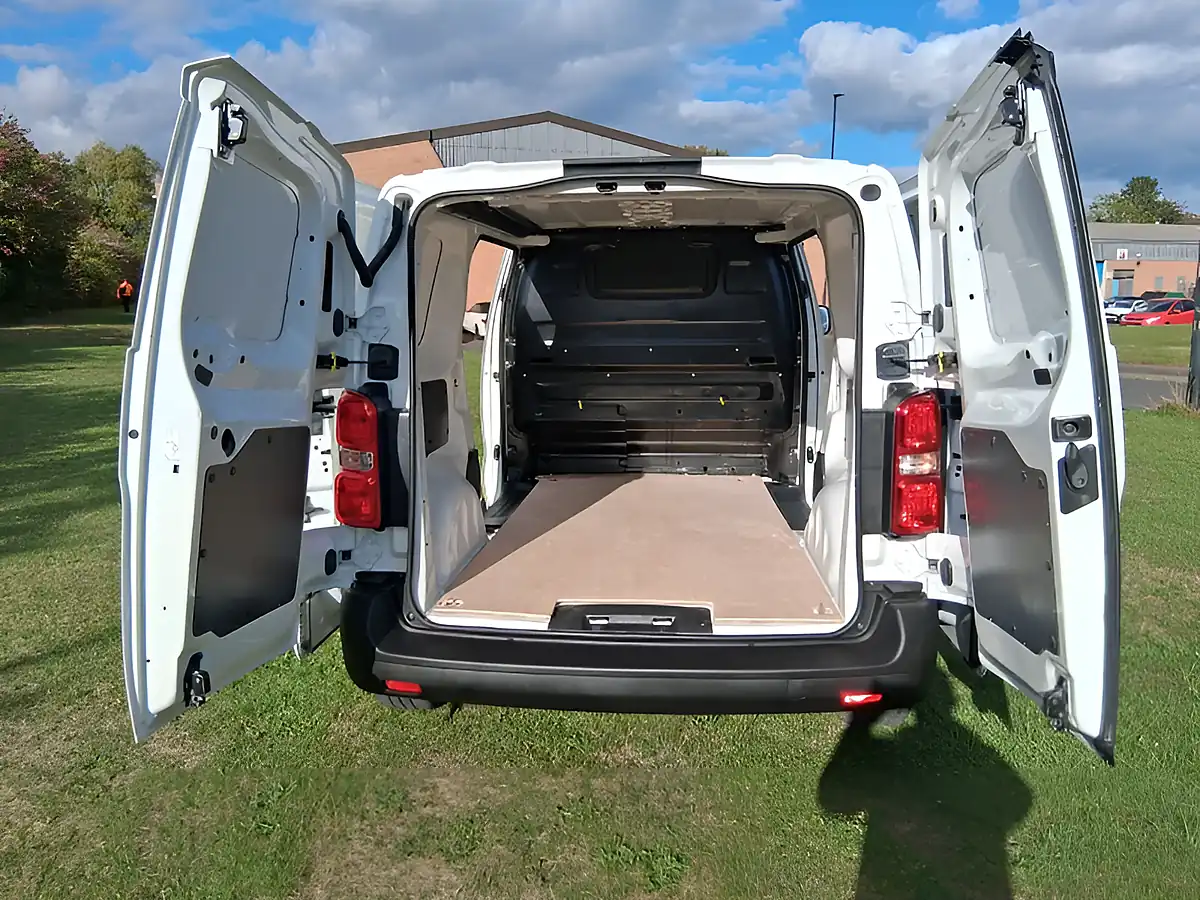 Used 2022 Citroen Dispatch Enterprise Pro M White - Interior and Exterior details 9