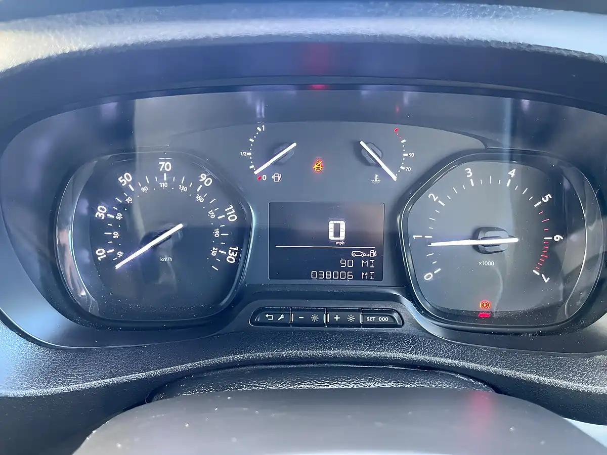 Used 2022 Citroen Dispatch Enterprise Pro M White - Interior and Exterior details 12
