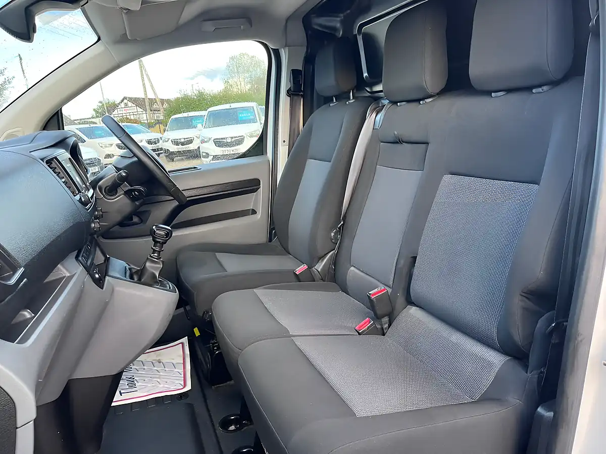 Used 2022 Citroen Dispatch Enterprise Pro M White - Interior and Exterior details 17
