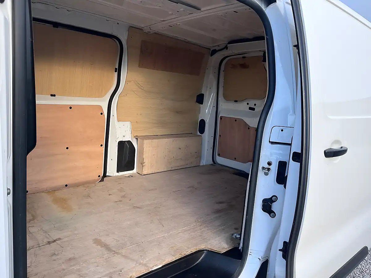 Used 2022 Citroen Dispatch Enterprise Pro M White - Interior and Exterior details 19