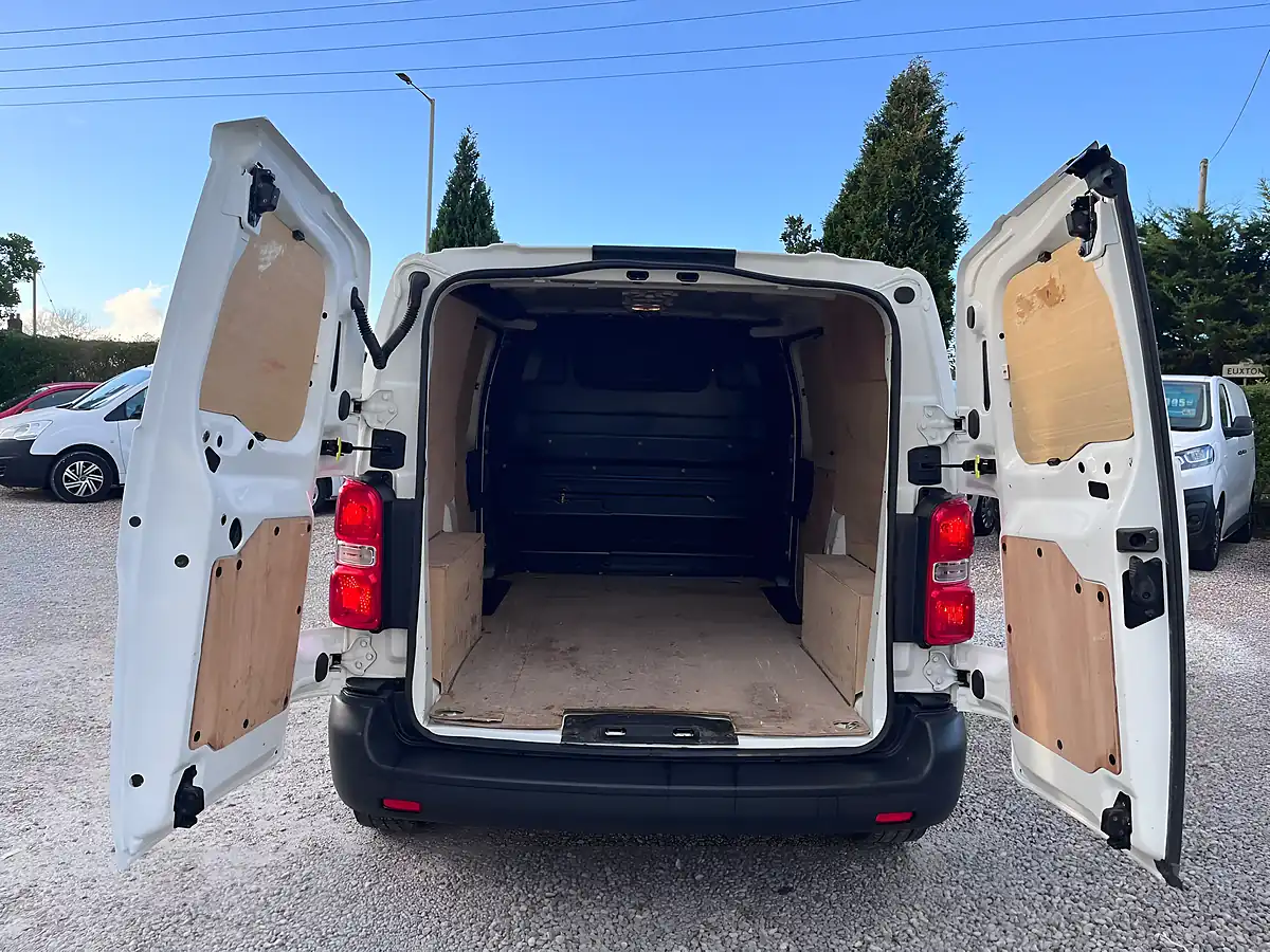 Used 2022 Citroen Dispatch Enterprise Pro M White - Interior and Exterior details 2