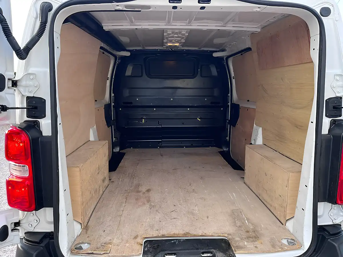 Used 2022 Citroen Dispatch Enterprise Pro M White - Interior and Exterior details 20