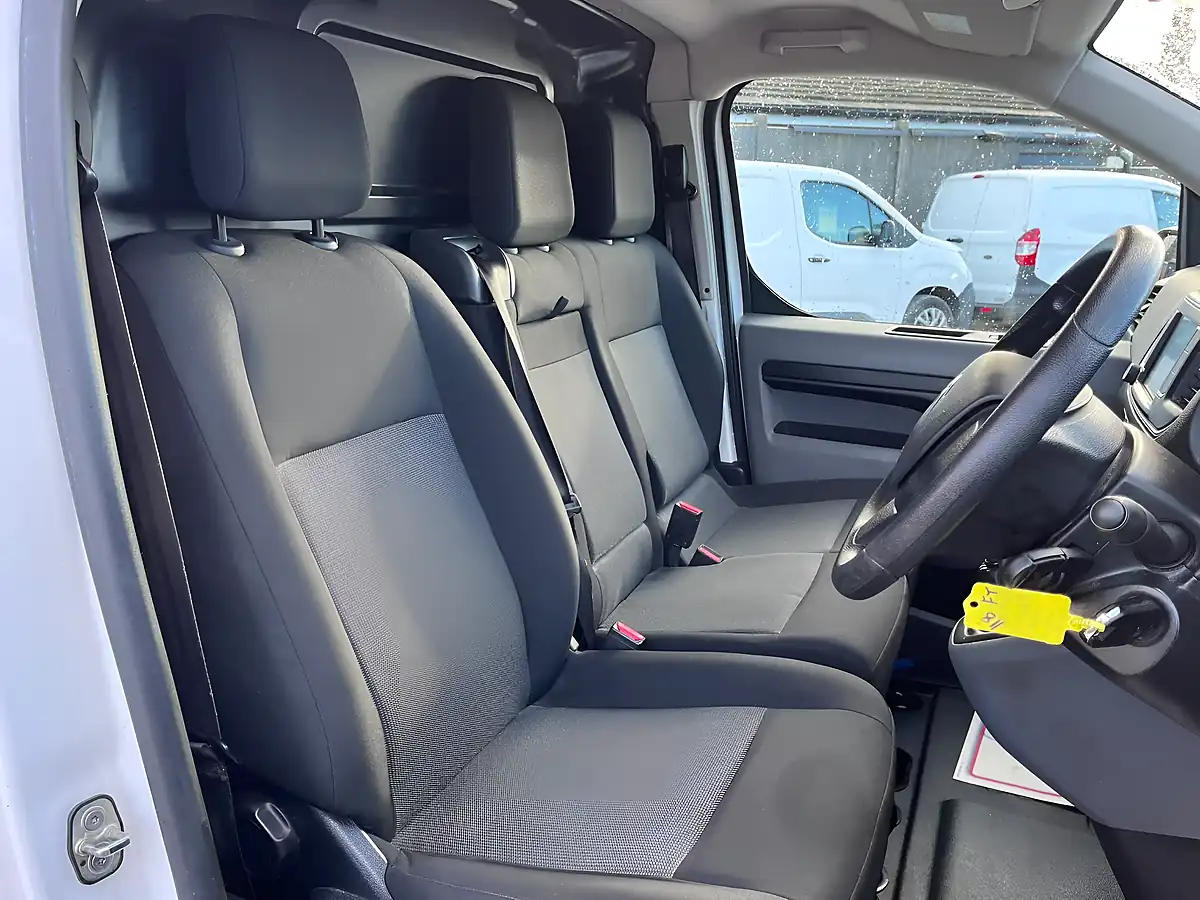 Used 2022 Citroen Dispatch Enterprise Pro M White - Interior and Exterior details 4
