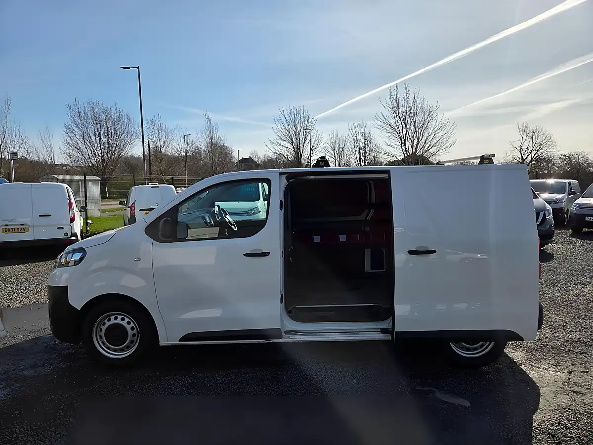 Used 2022 Citroen Dispatch Enterprise Pro M White - Interior and Exterior details 12
