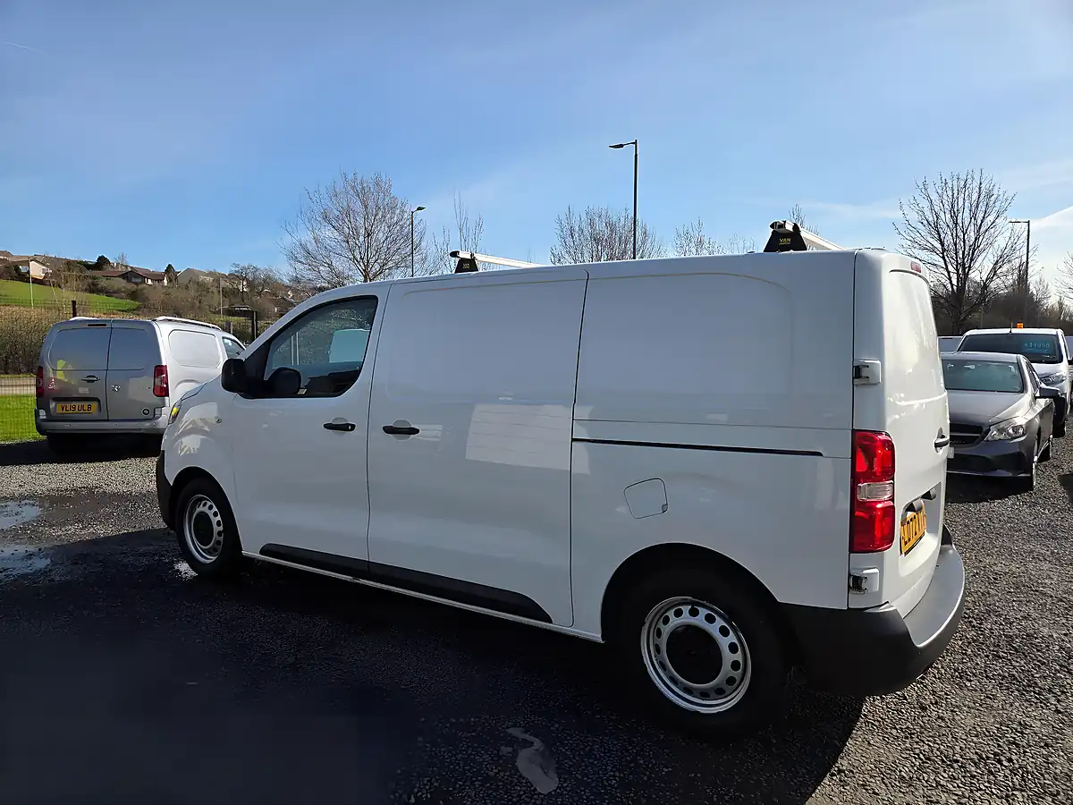 Used 2022 Citroen Dispatch Enterprise Pro M White - Interior and Exterior details 15