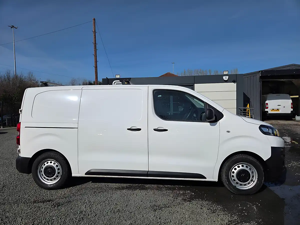 Used 2022 Citroen Dispatch Enterprise Pro M White - Interior and Exterior details 2