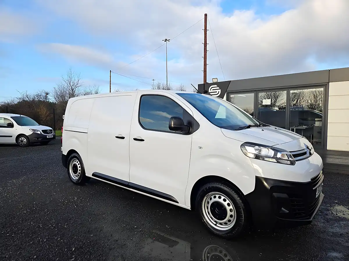 Used 2022 Citroen Dispatch Enterprise Pro M White - Front View