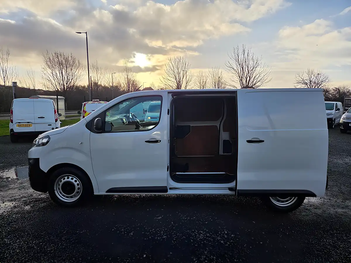 Used 2022 Citroen Dispatch Enterprise Pro M White - Interior and Exterior details 12