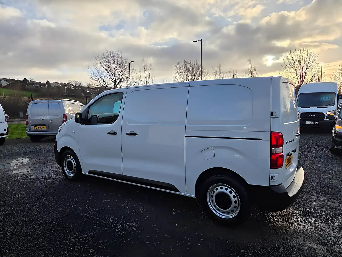 Used 2022 Citroen Dispatch Enterprise Pro M White - Interior and Exterior details 17