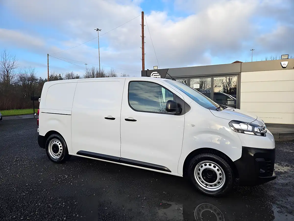 Used 2022 Citroen Dispatch Enterprise Pro M White - Interior and Exterior details 2