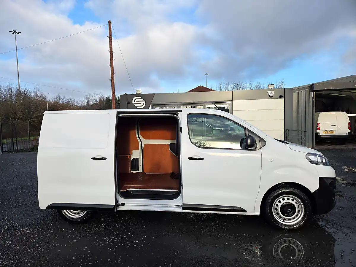 Used 2022 Citroen Dispatch Enterprise Pro M White - Interior and Exterior details 4