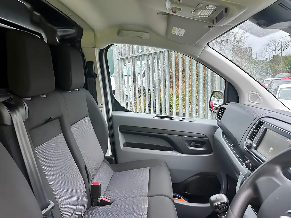 Used 2022 Citroen Dispatch Enterprise Pro White - Interior and Exterior details 12