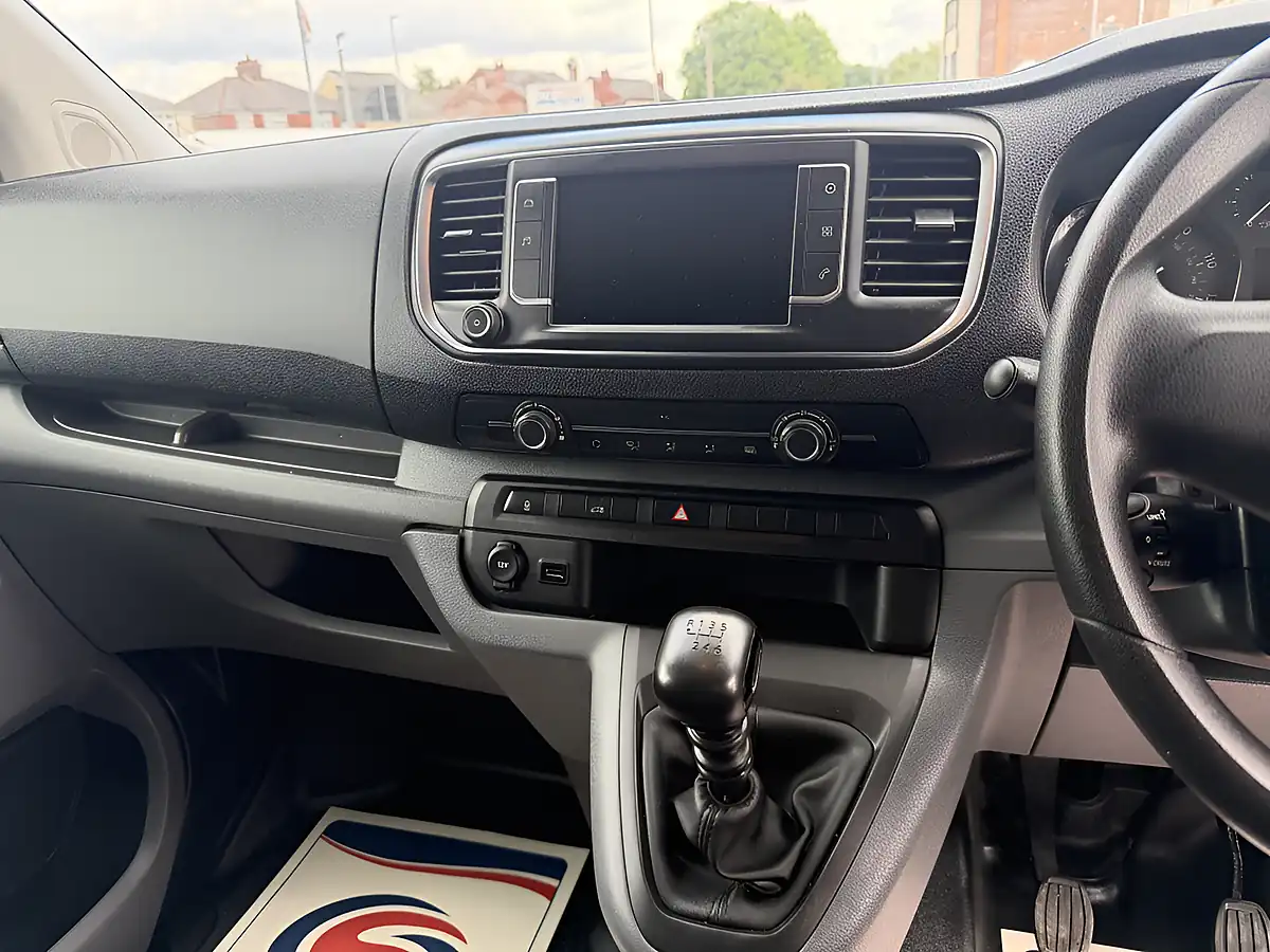 Used 2022 Citroen Dispatch Enterprise Pro White - Interior and Exterior details 13