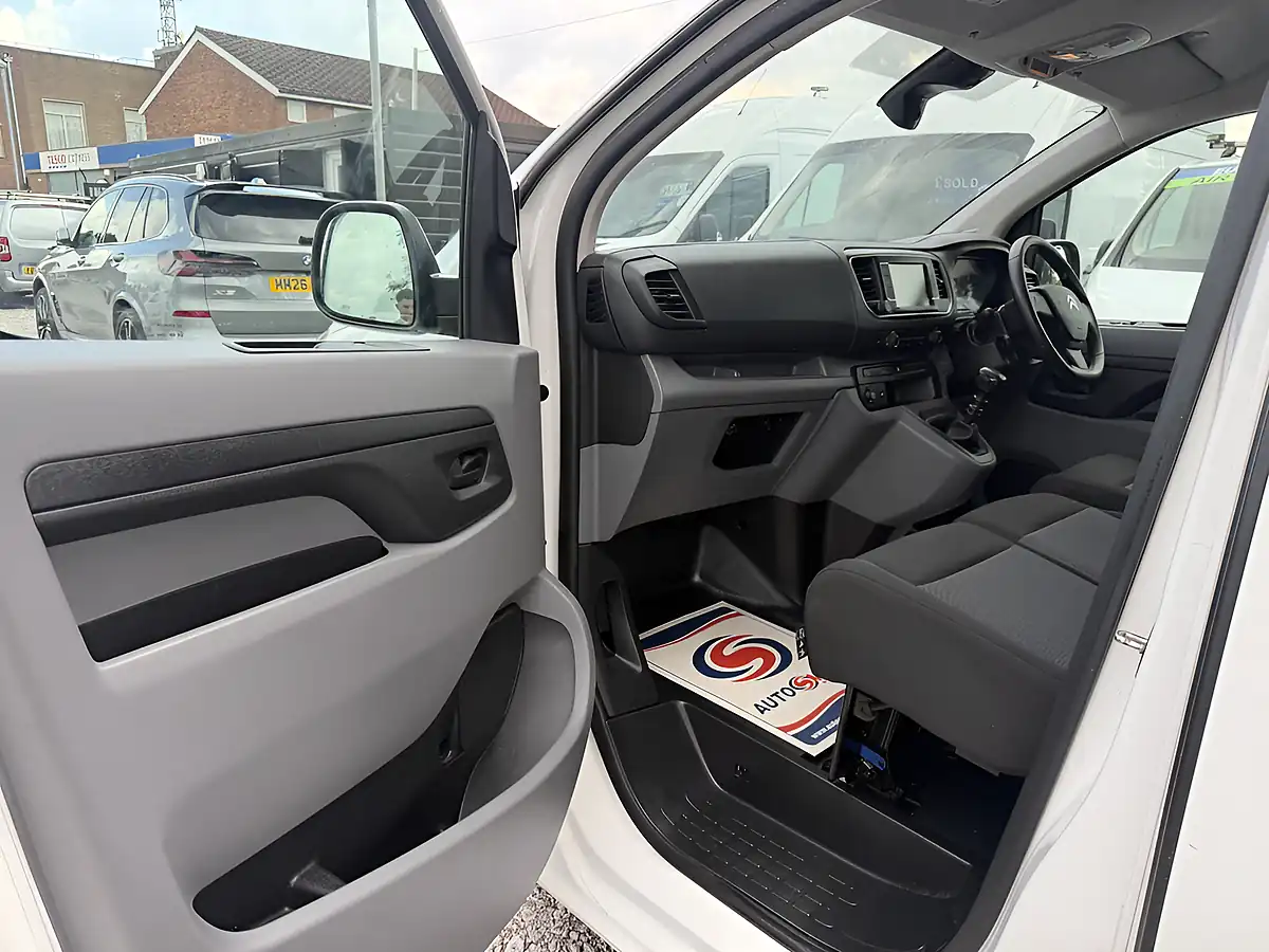 Used 2022 Citroen Dispatch Enterprise Pro White - Interior and Exterior details 15