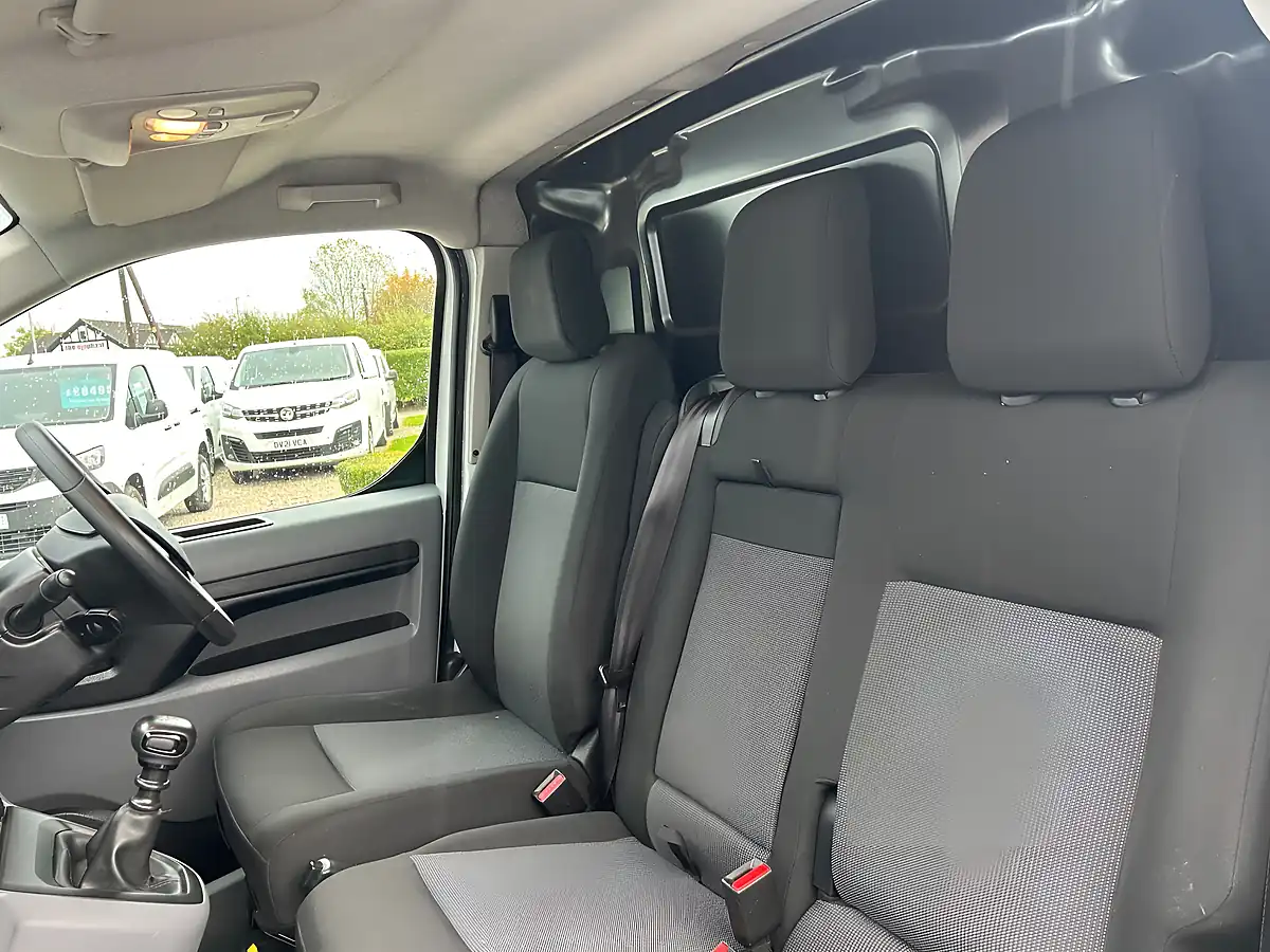 Used 2022 Citroen Dispatch Enterprise Pro Xl White - Interior and Exterior details 16