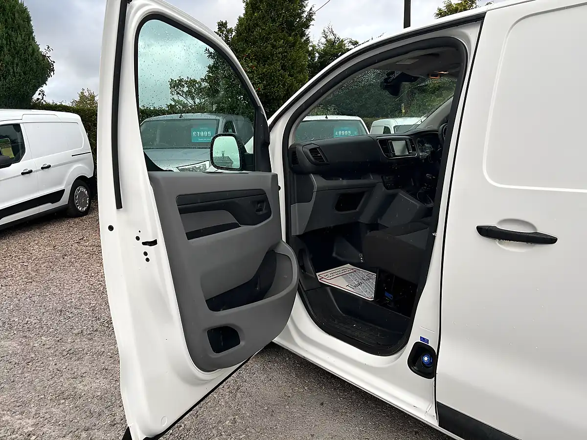 Used 2022 Citroen Dispatch Enterprise Pro Xl White - Interior and Exterior details 17