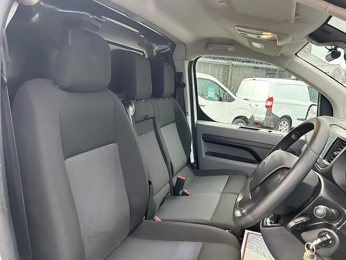 Used 2022 Citroen Dispatch Enterprise Pro Xl White - Interior and Exterior details 4