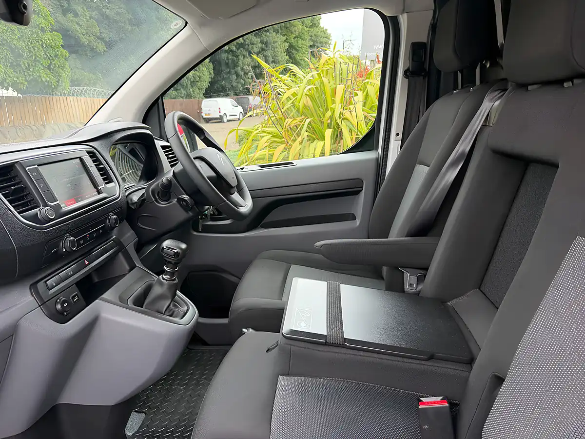 Used 2022 Citroen Dispatch Enterprise Pro Xs White - Interior and Exterior details 16