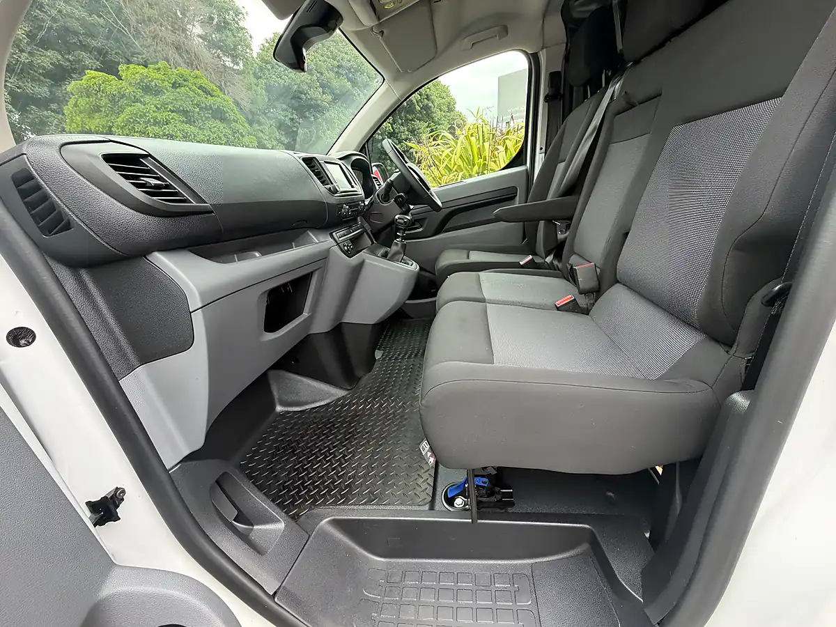 Used 2022 Citroen Dispatch Enterprise Pro Xs White - Interior and Exterior details 17