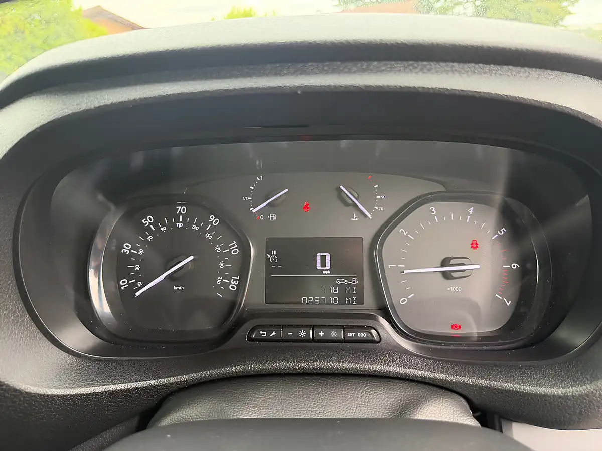 Used 2022 Citroen Dispatch Enterprise Pro Xs White - Interior and Exterior details 8
