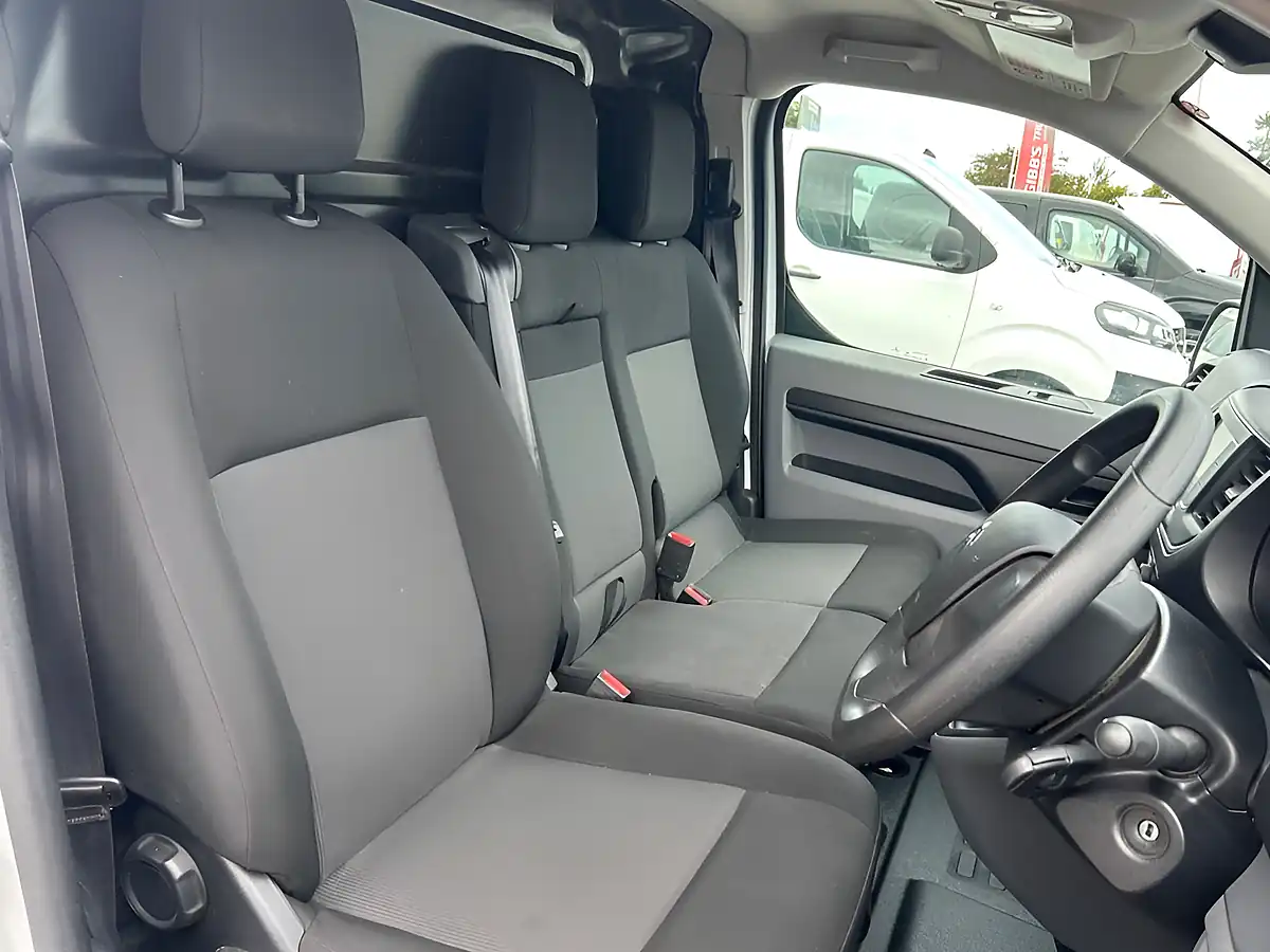 Used 2022 Citroen Dispatch Enterprise Pro Xs White - Interior and Exterior details 11