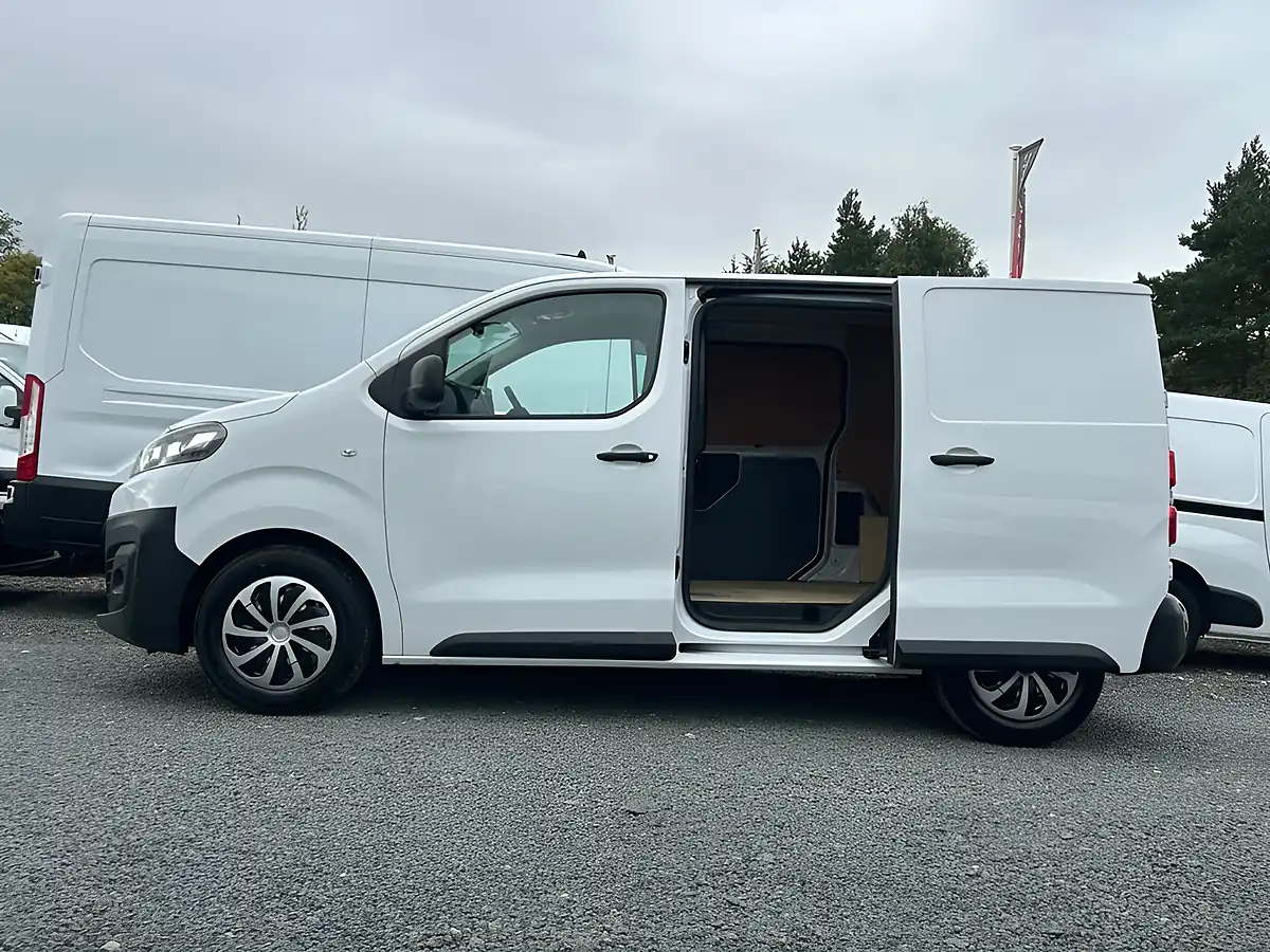 Used 2022 Citroen Dispatch Enterprise Pro Xs White - Interior and Exterior details 13