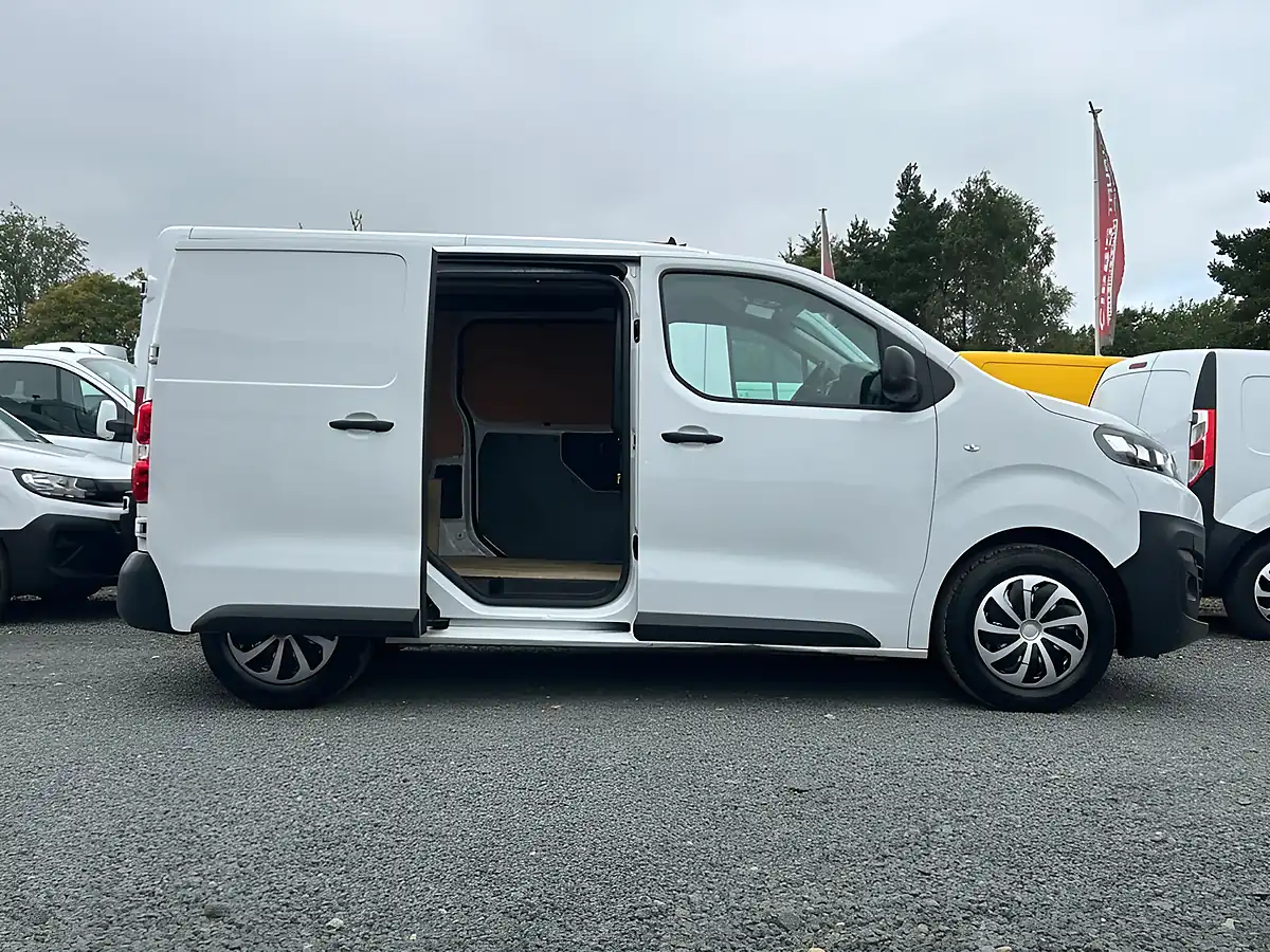 Used 2022 Citroen Dispatch Enterprise Pro Xs White - Interior and Exterior details 14