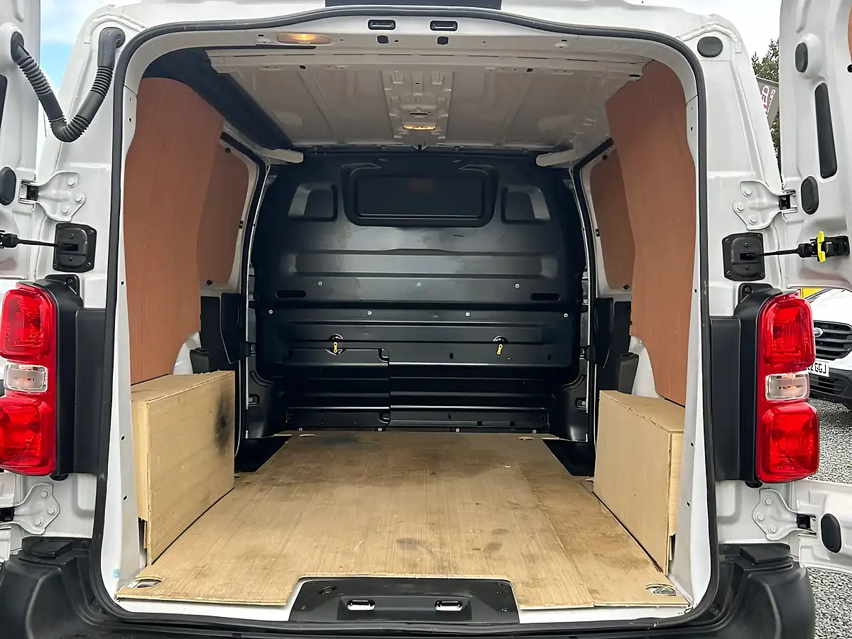 Used 2022 Citroen Dispatch Enterprise Pro Xs White - Interior and Exterior details 16