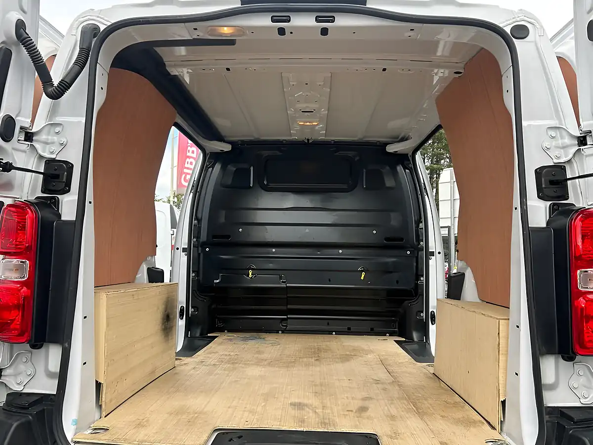 Used 2022 Citroen Dispatch Enterprise Pro Xs White - Interior and Exterior details 18