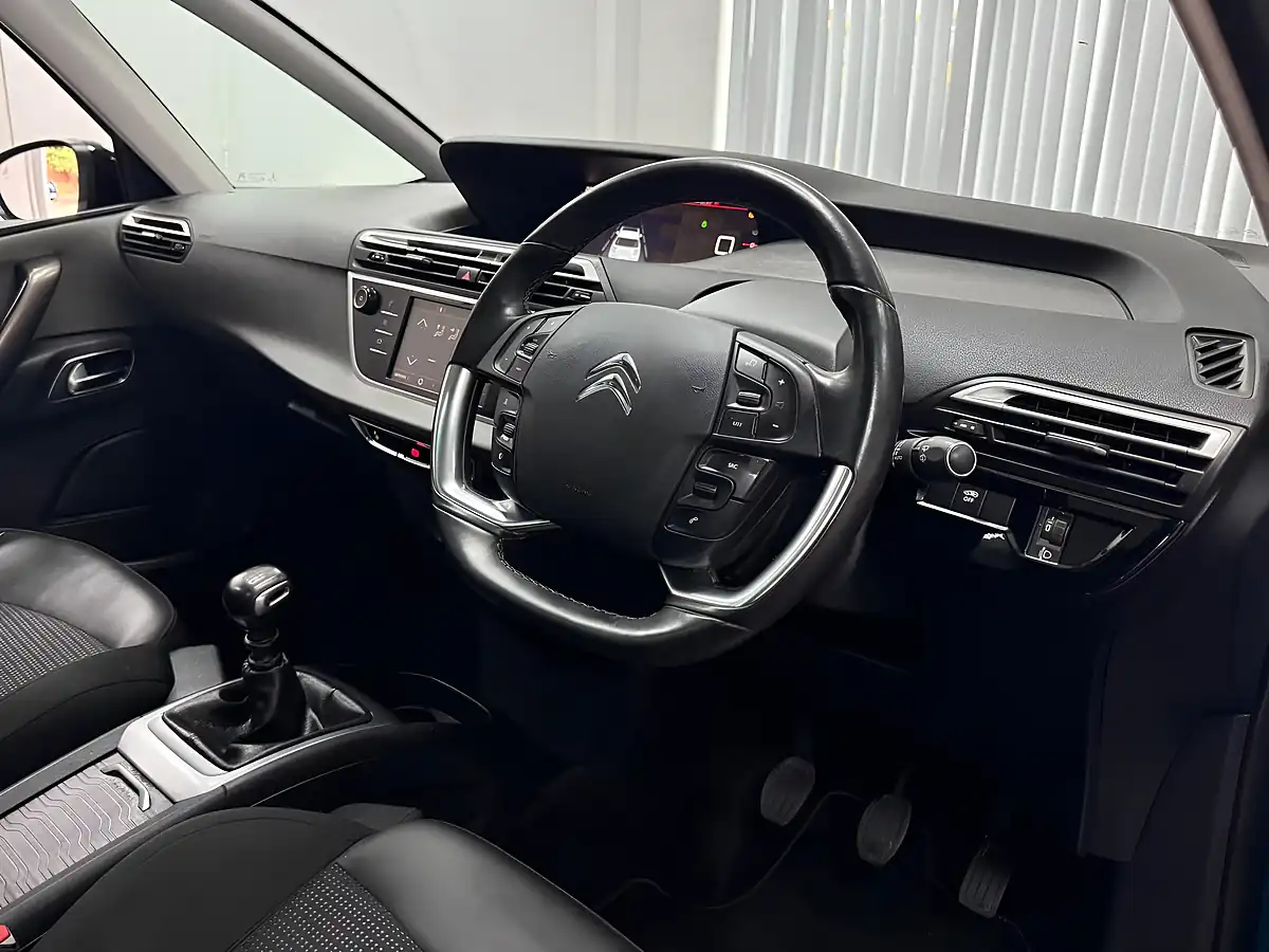 Used 2022 Citroen Grand C4 Spacetourer Shine Blue - Interior and Exterior details 14