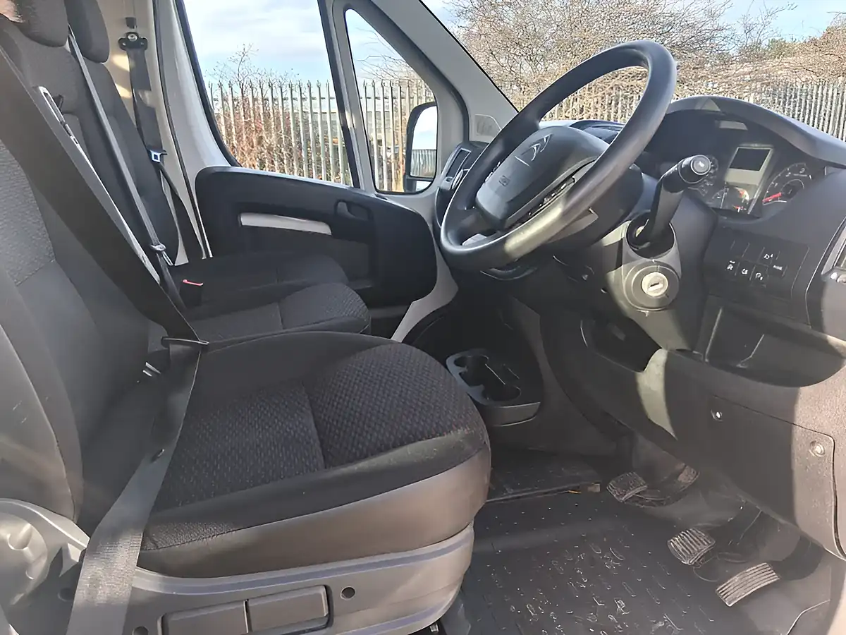 Used 2022 Citroen Relay 35 Plus Ready To Run Tipper Double Cab White - Interior and Exterior details 13