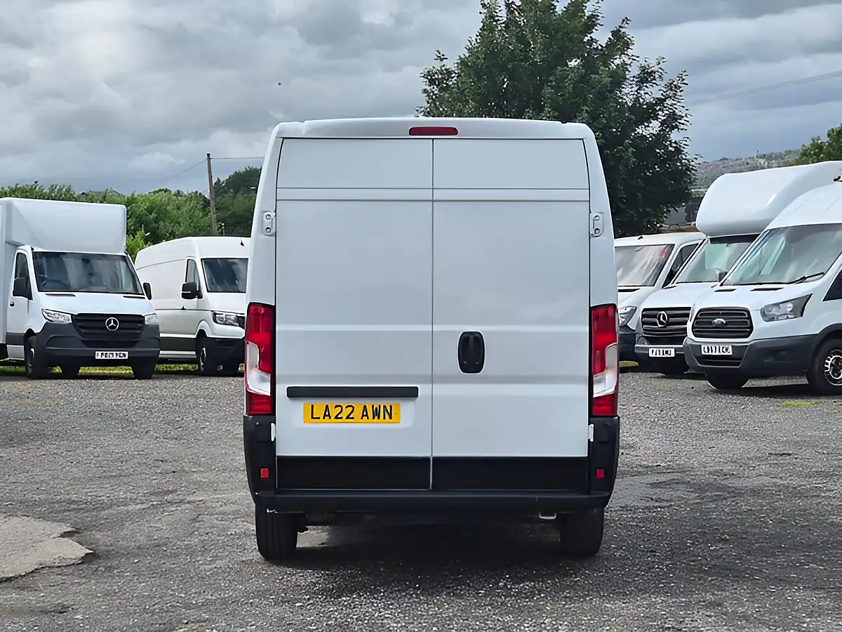 Used 2022 Citroen Relay Enterprise White - Interior and Exterior details 12