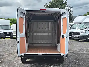 Used 2022 Citroen Relay Enterprise White - Interior and Exterior details 4