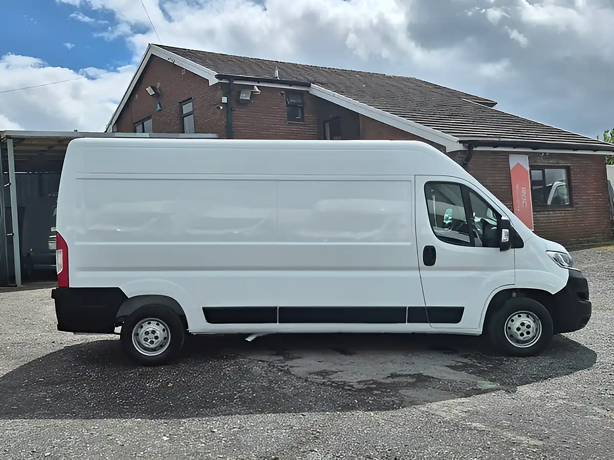 Used 2022 Citroen Relay Enterprise White - Interior and Exterior details 5