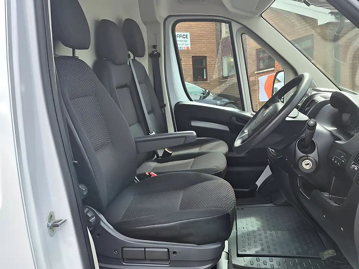 Used 2022 Citroen Relay Enterprise White - Interior and Exterior details 8