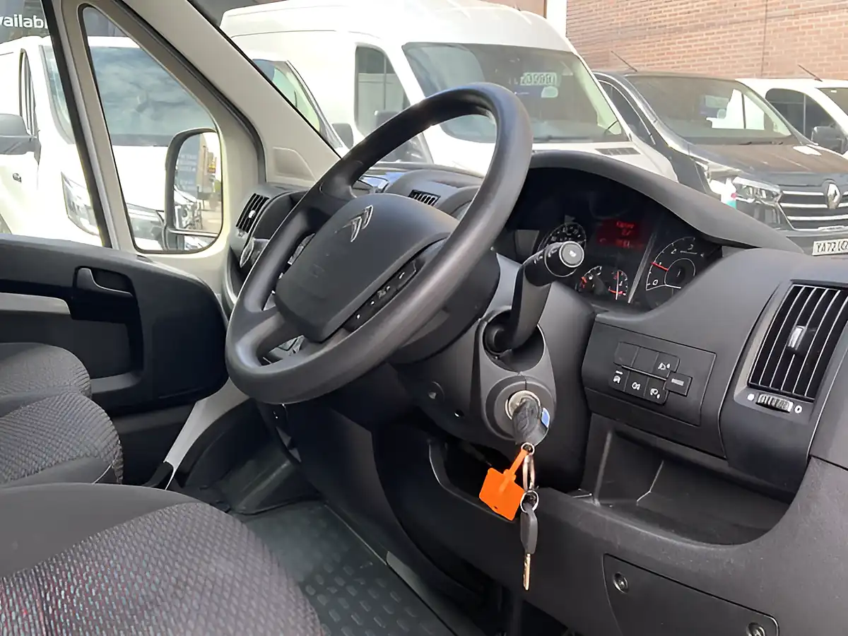 Used 2022 Citroen Relay Enterprise White - Interior and Exterior details 17