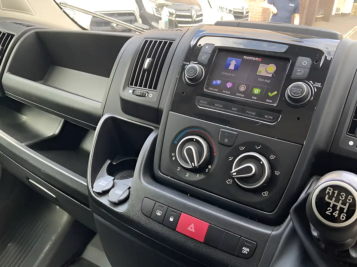 Used 2022 Citroen Relay Enterprise White - Interior and Exterior details 18