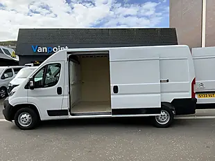 Used 2022 Citroen Relay Enterprise White - Interior and Exterior details 9
