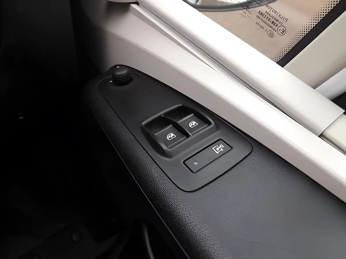 Used 2022 Citroen Relay Enterprise White - Interior and Exterior details 16