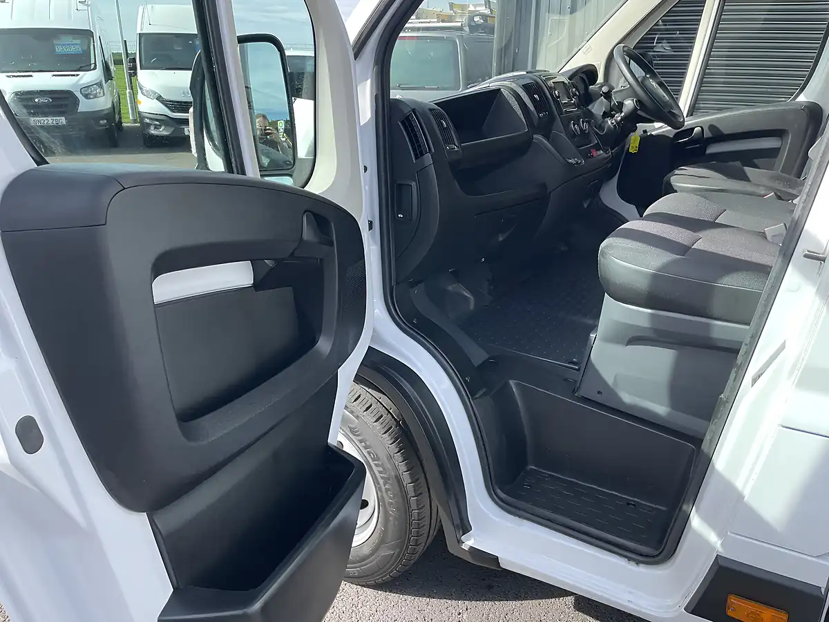 Used 2022 Citroen Relay Enterprise Xlwb L4H2 White - Interior and Exterior details 15