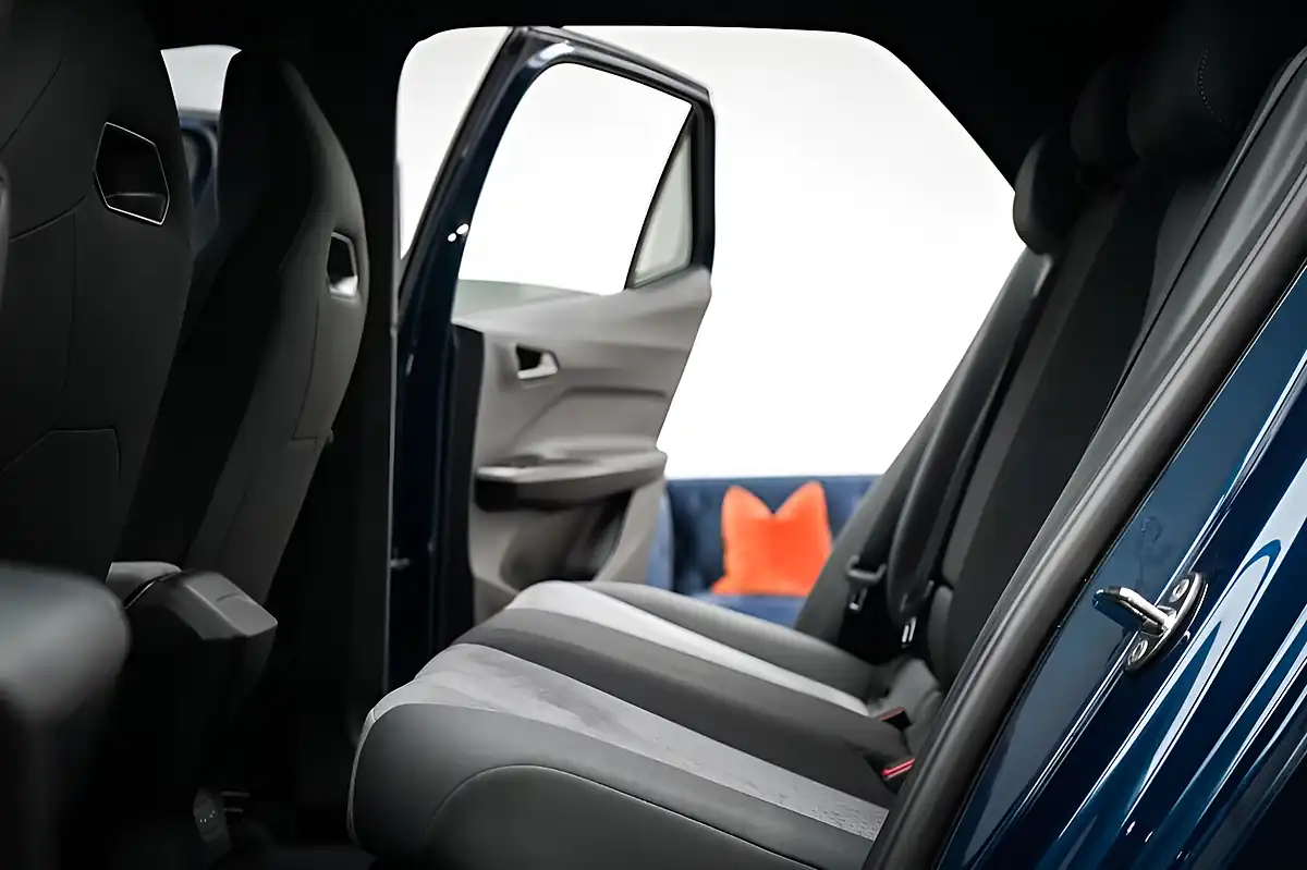 Used 2022 Cupra Born V3 Aurora Blue - Interior and Exterior details 16