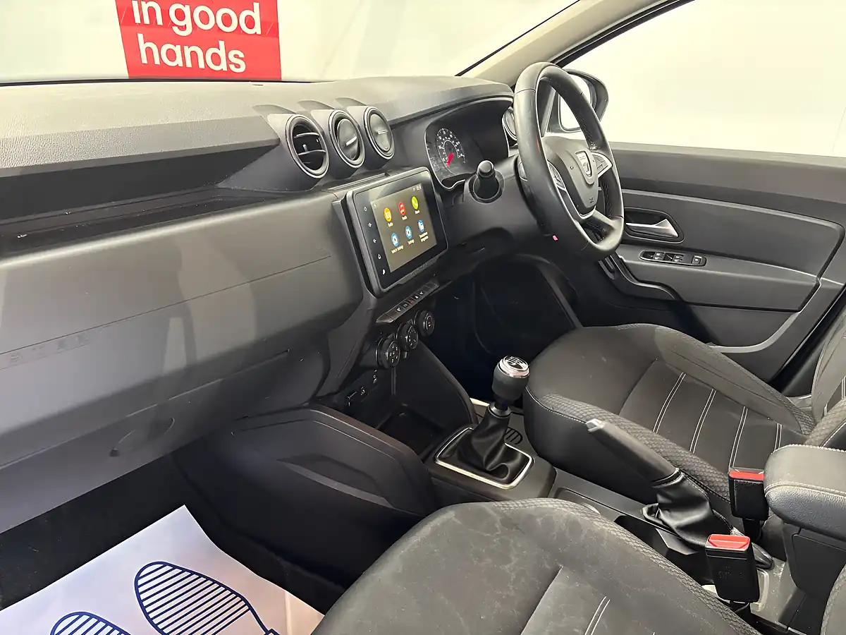 Used 2022 Dacia Duster Comfort Glacier White - Interior and Exterior details 13