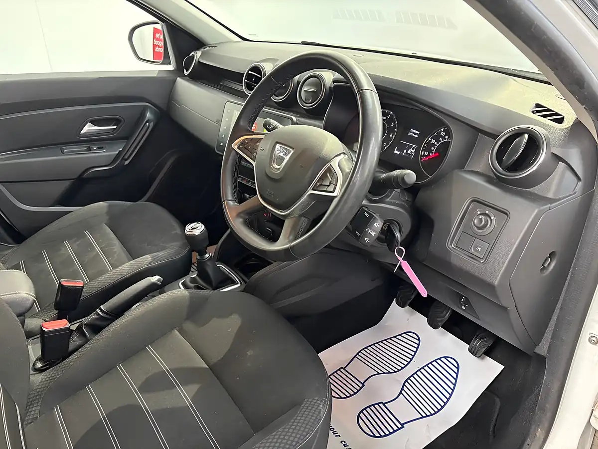 Used 2022 Dacia Duster Comfort Glacier White - Interior and Exterior details 14