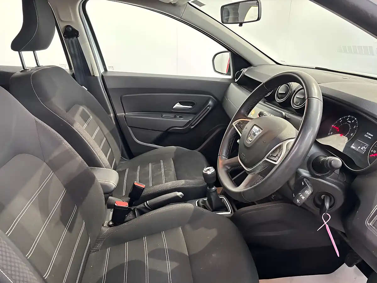 Used 2022 Dacia Duster Comfort Glacier White - Interior and Exterior details 15